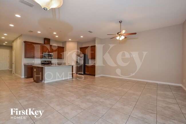 Building Photo - 824 Grand Hilltop Dr