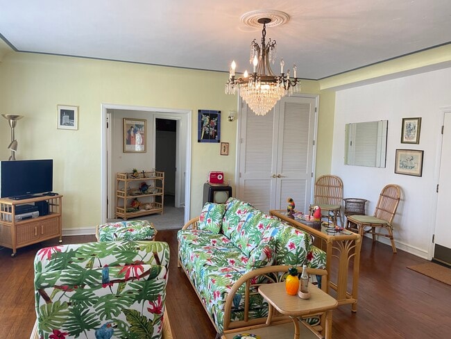 Building Photo - 800 E Ocean Blvd