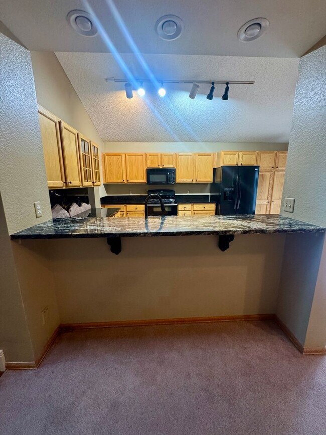 Building Photo - Gorgeous 4 bedroom with Loft and 3 car gar...
