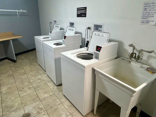 Building Photo - 1301 N Western Ave