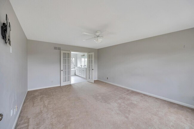 Building Photo - 1658 Grandview Dr