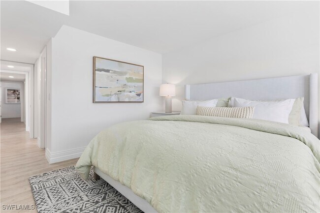 Building Photo - 1100 8th Ave S