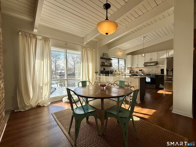 Building Photo - 85 Ledgebrook Dr