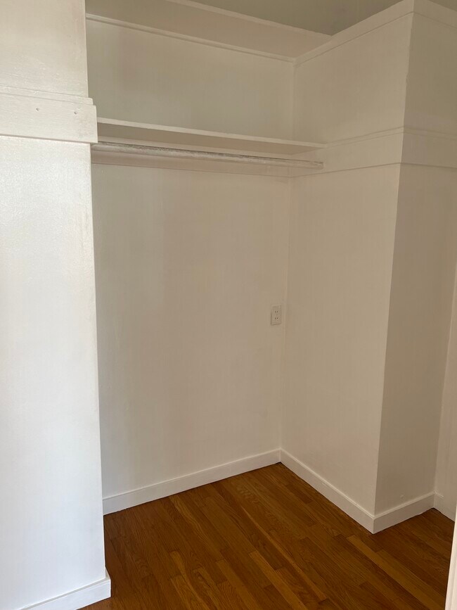 Building Photo - 2055 California St