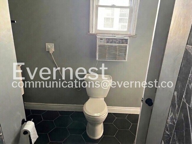 Building Photo - 112 Hanford St