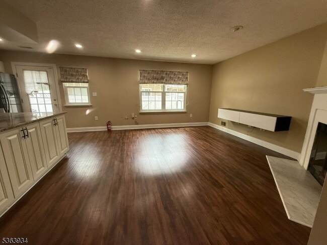 Building Photo - 88 Sapphire Ln