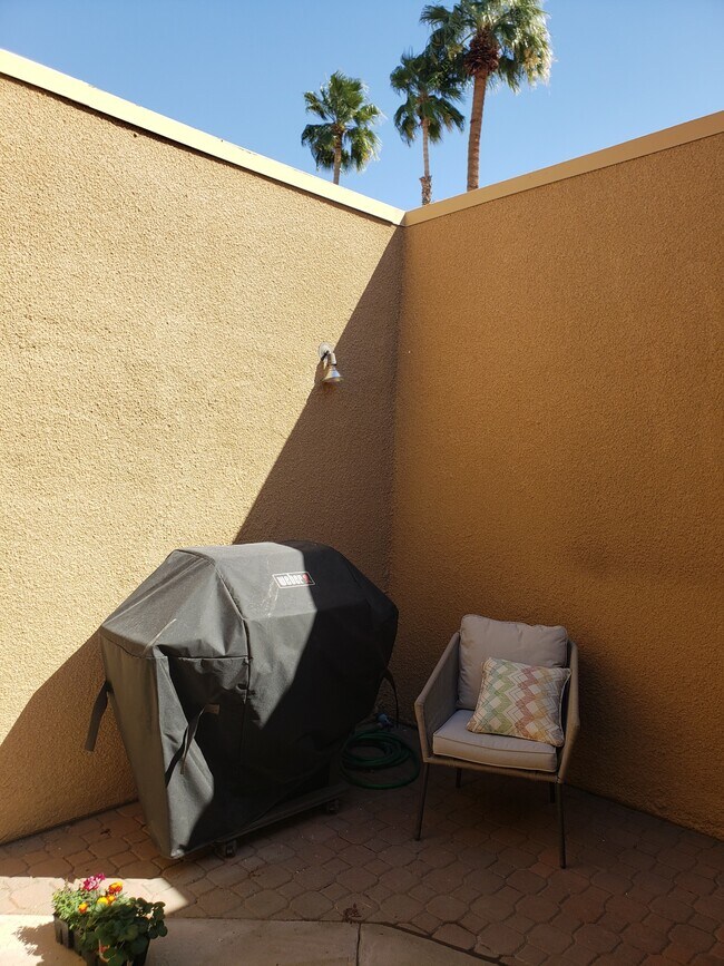 Building Photo - 1655 S Beverly Dr