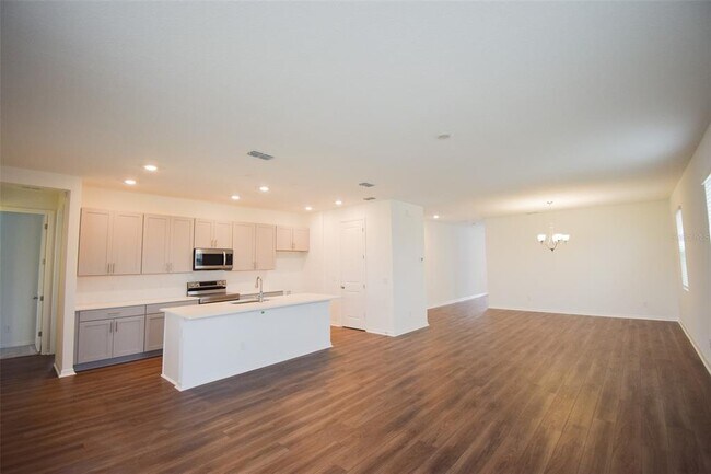 Building Photo - 2370 Lancashire St