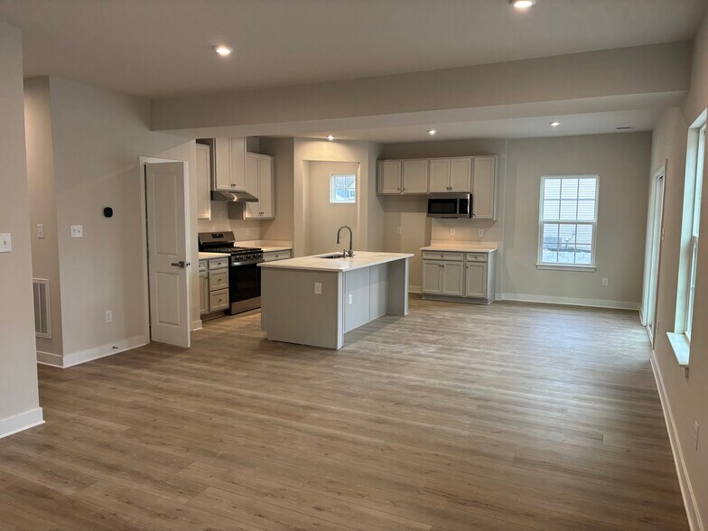 Building Photo - 108 Trawler Trip