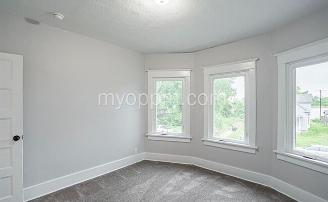 Building Photo - 1512 Binney St