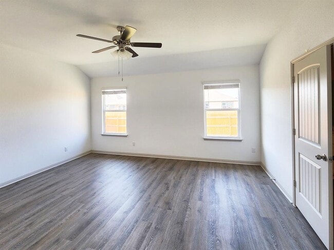 Building Photo - 120 Sweetwater Crk Ln
