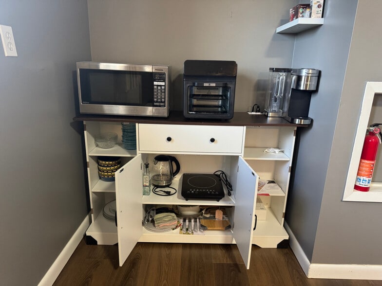 Building Photo - 14422 NE Shaver St