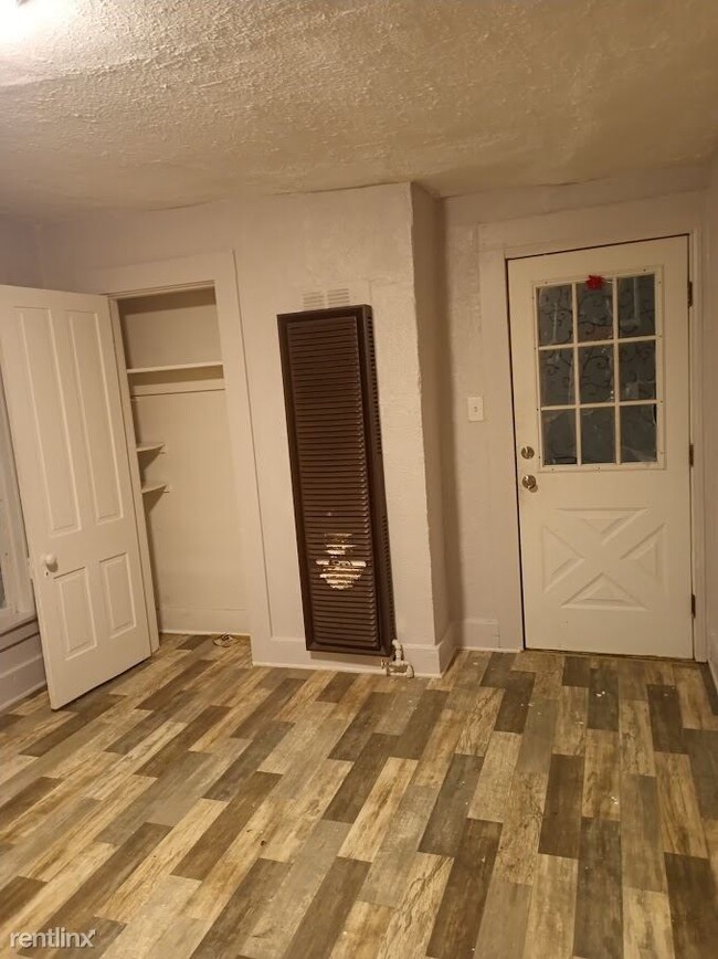 Building Photo - 1 br, 1 bath Duplex - 510 North College St...