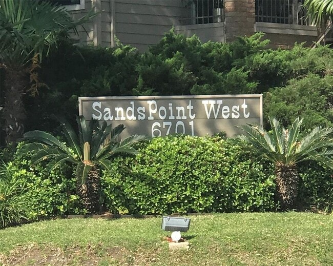 Building Photo - 6701 Sands Point Dr
