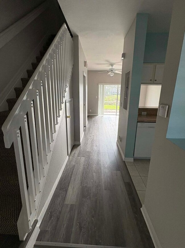 Building Photo - 2/2.5 Townhome in Fort Myers for Rent