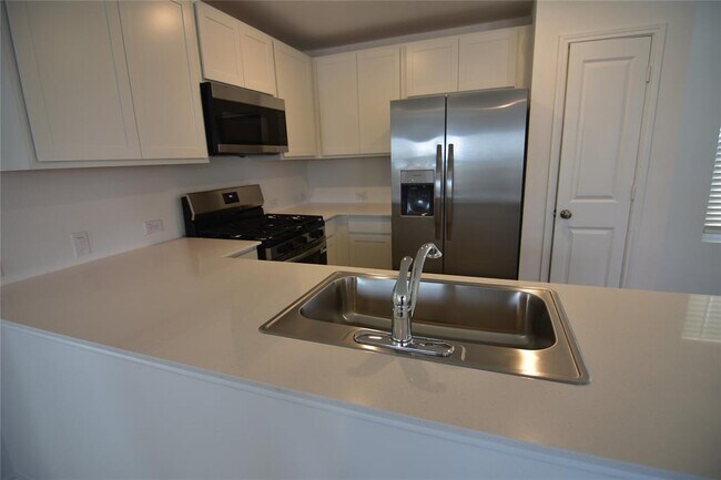 Building Photo - 275 Bugbee
