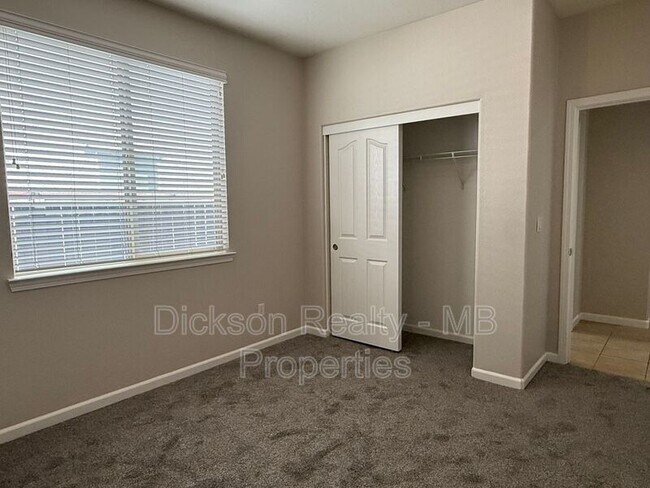 Building Photo - 475 Dartmoor Ct