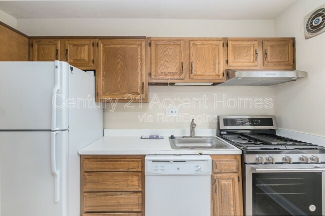Building Photo - 1020 S Barton St