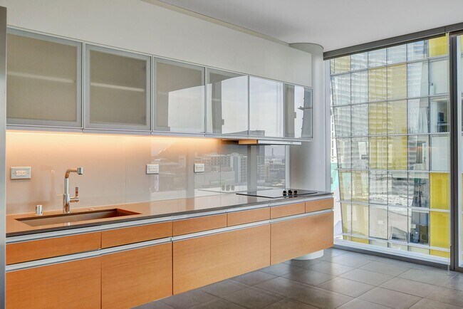 Building Photo - Veer Towers 1009W- Partial Strip Views fro...