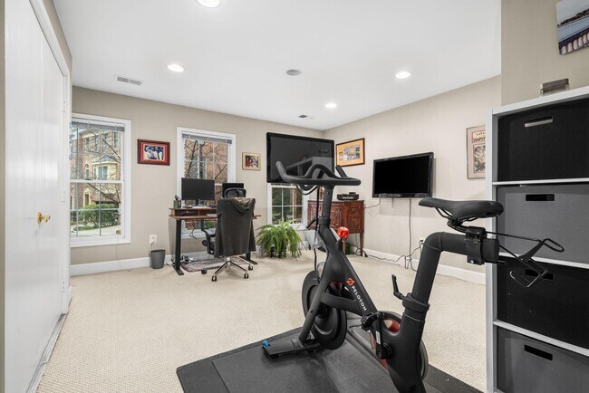 Building Photo - 4620 Knight Pl