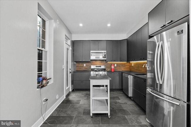 Building Photo - 1222 Wylie St NE