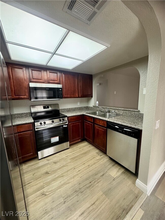 Building Photo - 2112 Sunfish Dr