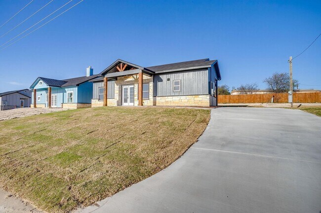 Building Photo - 1 month free-Brand New Construction | 3BD + Office | 2BA | 1,300 Sq Ft | Azle, TX