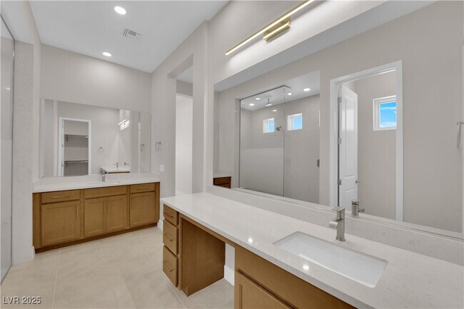 Building Photo - 11032 Rolling Vista Dr