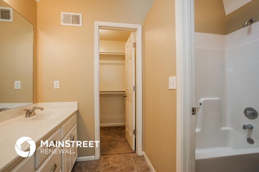 Building Photo - 1221 Rosehill Dr