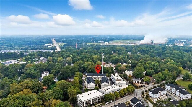 Building Photo - 2030 Main St NW