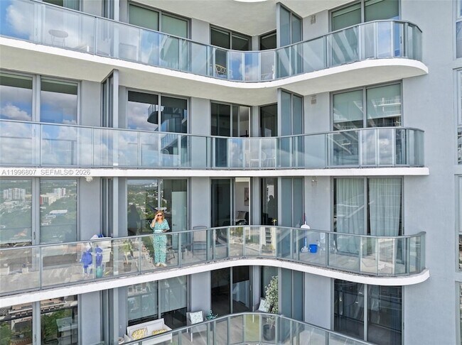 Building Photo - 121 NE 34th St