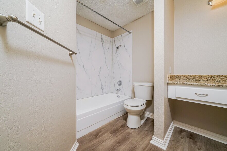 Building Photo - 1115 Hemlock Ct