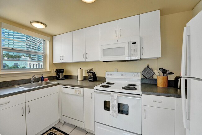 Building Photo - 341 N Birch Rd