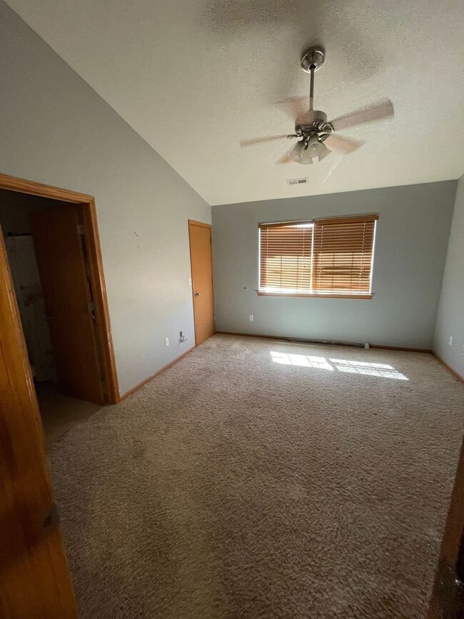 Building Photo - 3 bedroom 3.5 Bathroom Townhouse FOR RENT!!
