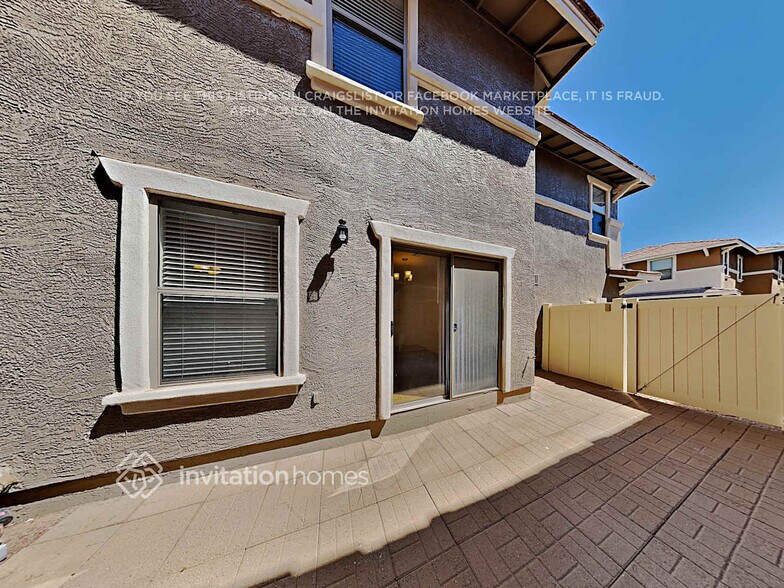 Building Photo - 5814 E Hampton Ave