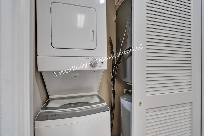 Building Photo - 575 Oakleaf Plantation Pkwy