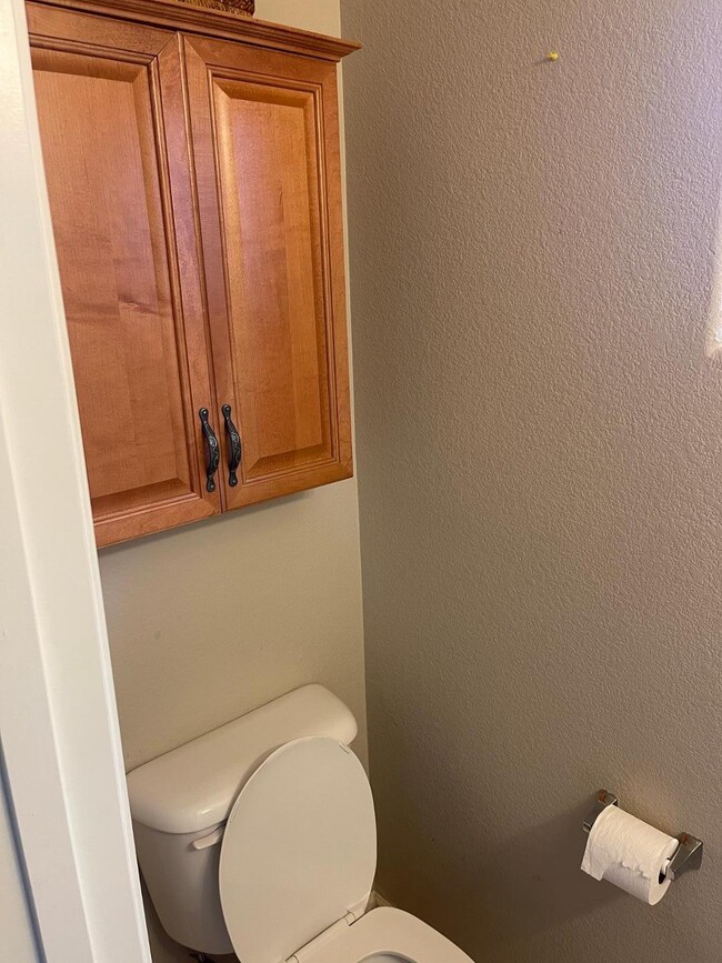 Building Photo - 985 E Saddle Way