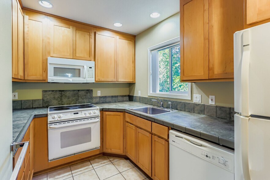 Building Photo - 6218 SW Garden Home Rd