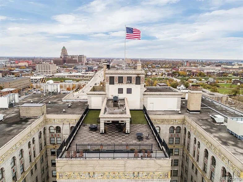 Building Photo - 15 E Kirby St