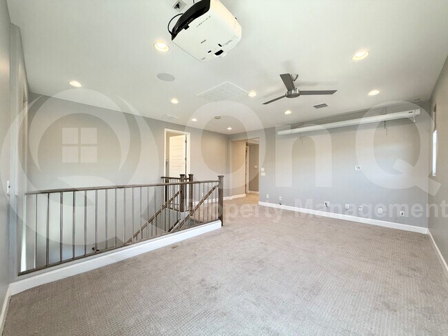 Building Photo - 262 E Lantana Dr