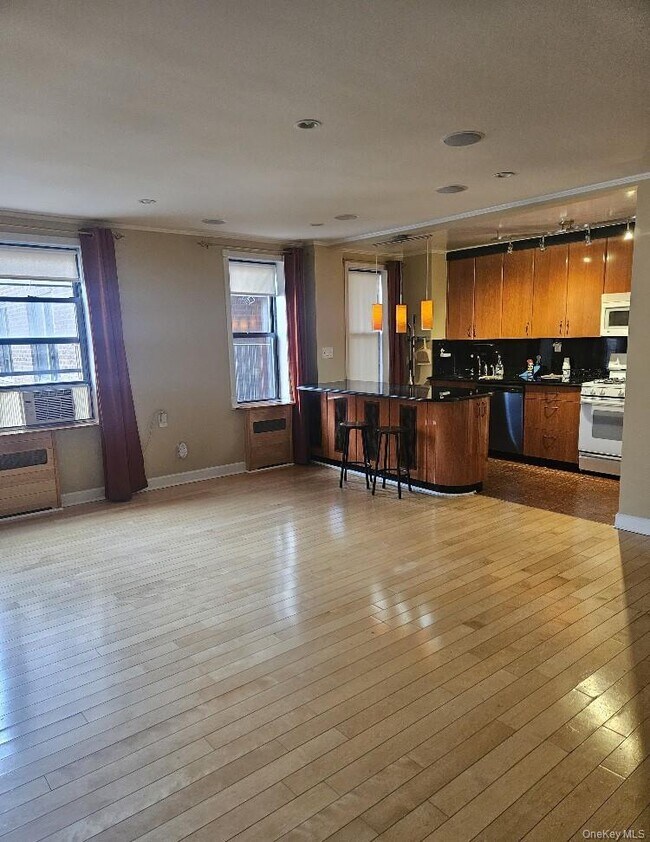 Building Photo - 105-30-105-66 66th Ave