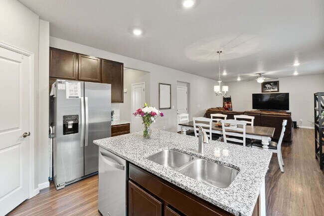 Building Photo - Beautiful 4-Bedroom Home on Blue Lunar Lan...