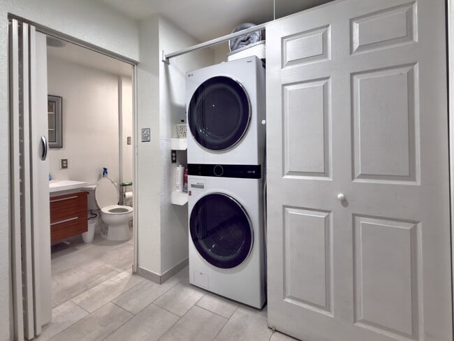 Building Photo - 15000 Ashford St