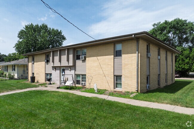 Primary Photo - Embassy Apartments
