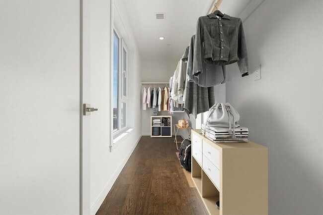 Building Photo - 267 Old Colony Ave