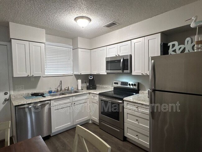 Primary Photo - 2121 Gordon Ave