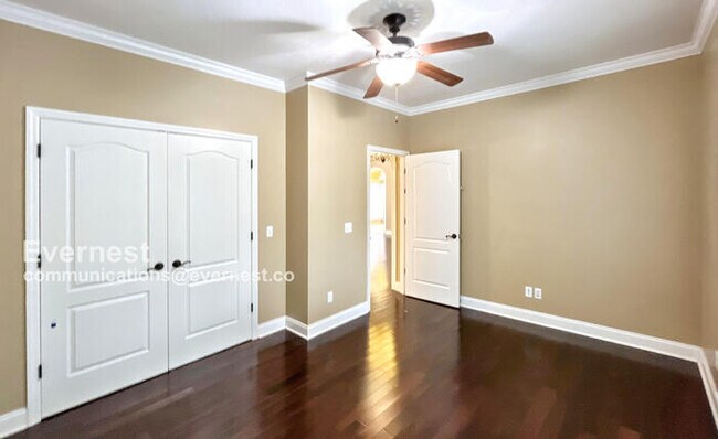 Building Photo - 607 Castle Dr
