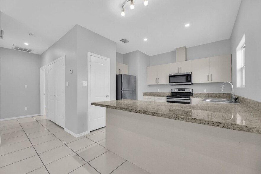 Building Photo - 3811 Paola St