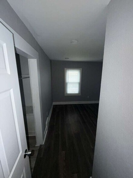 Building Photo - 1185 E 167th St