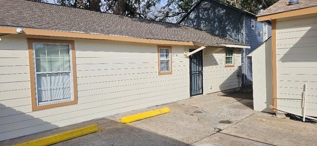 Building Photo - 7011 Hillsboro St